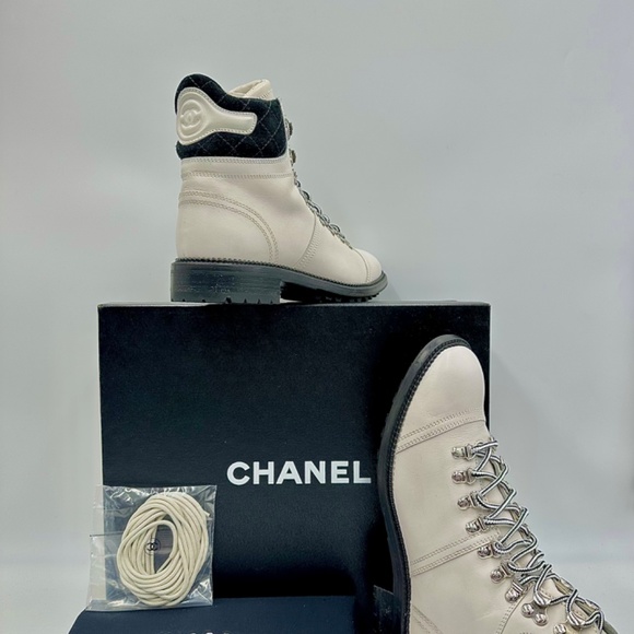 CHANEL Cream Leather Winter Booties / WOMENS 8.5 - Picture 2 of 16